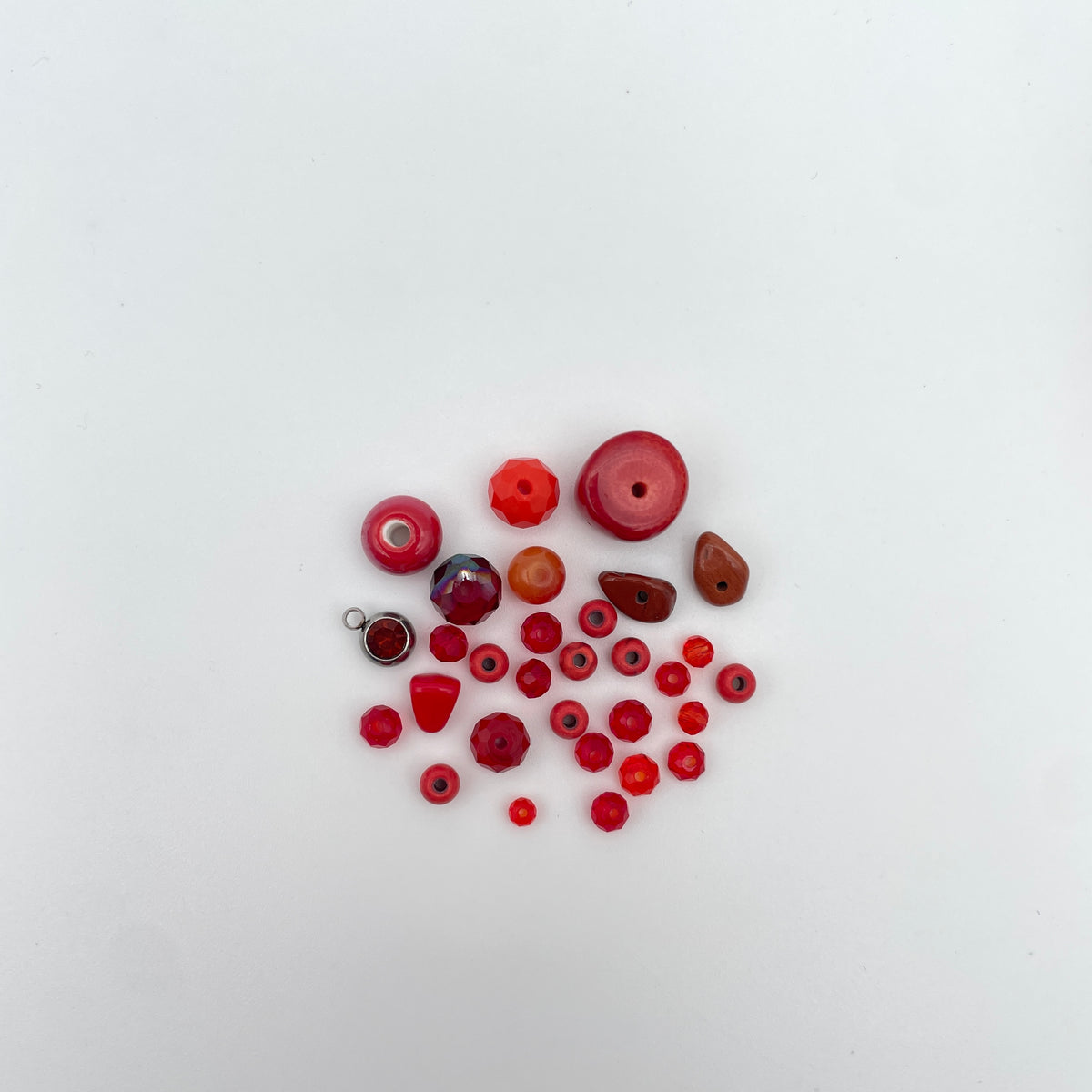 Perler, 30 røde perler, blanding, til smykker