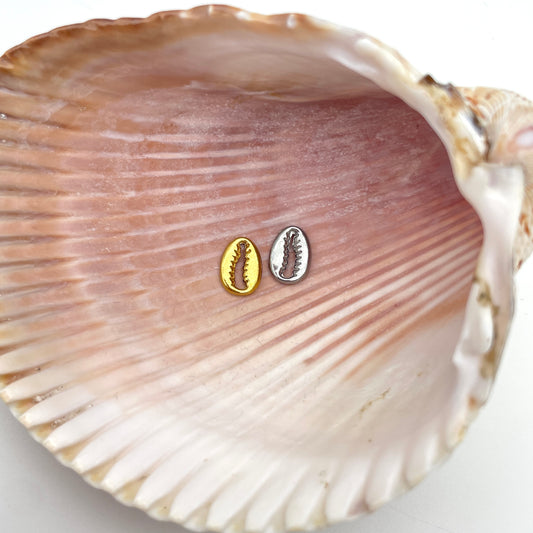 Overskåret konkylie vedhæng/charm, nikkelfri, 11 x 7 mm, til smykker