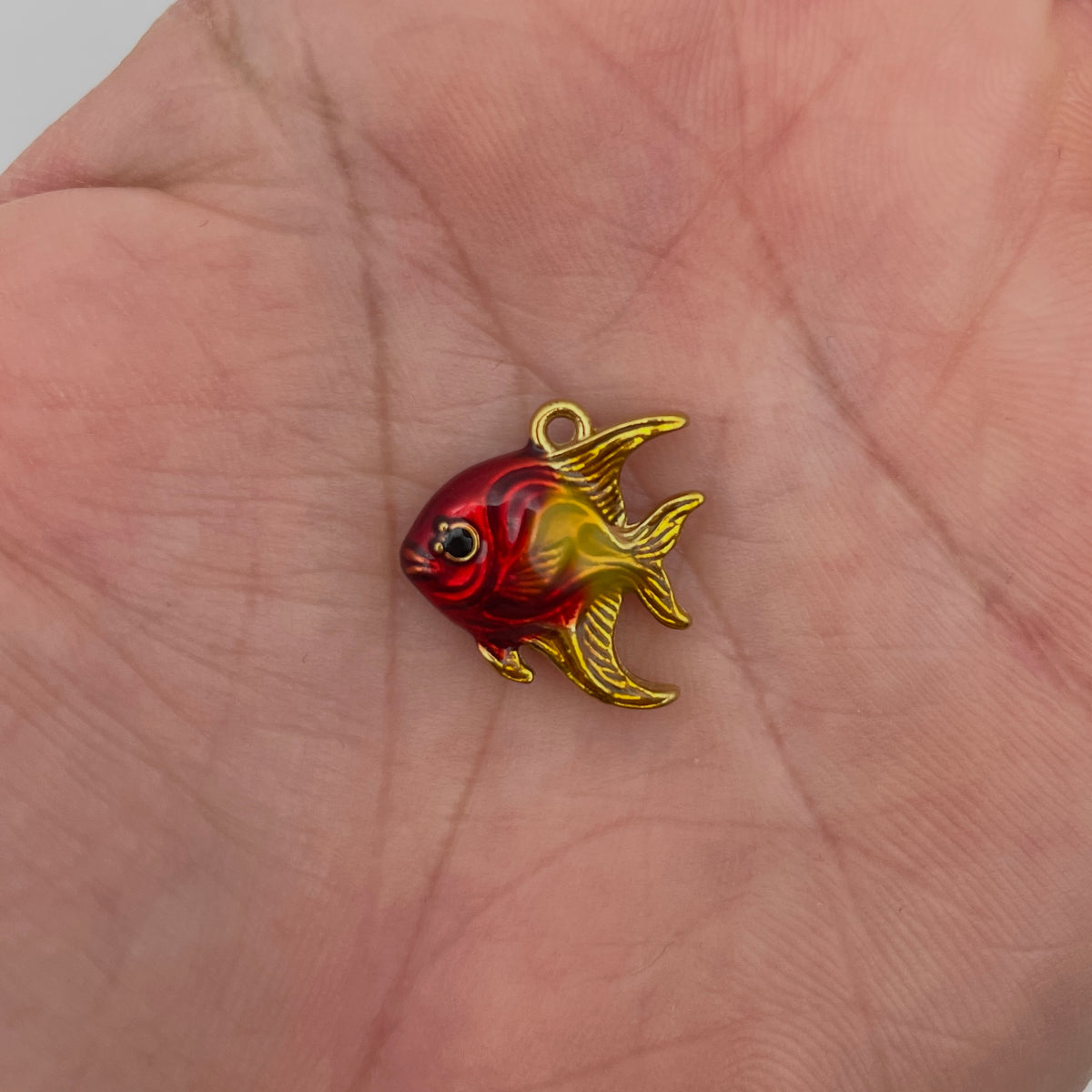 Fisk vedhæng/charm, rød/gul eller blågrøn, nikkelfri, til smykker – billede 4