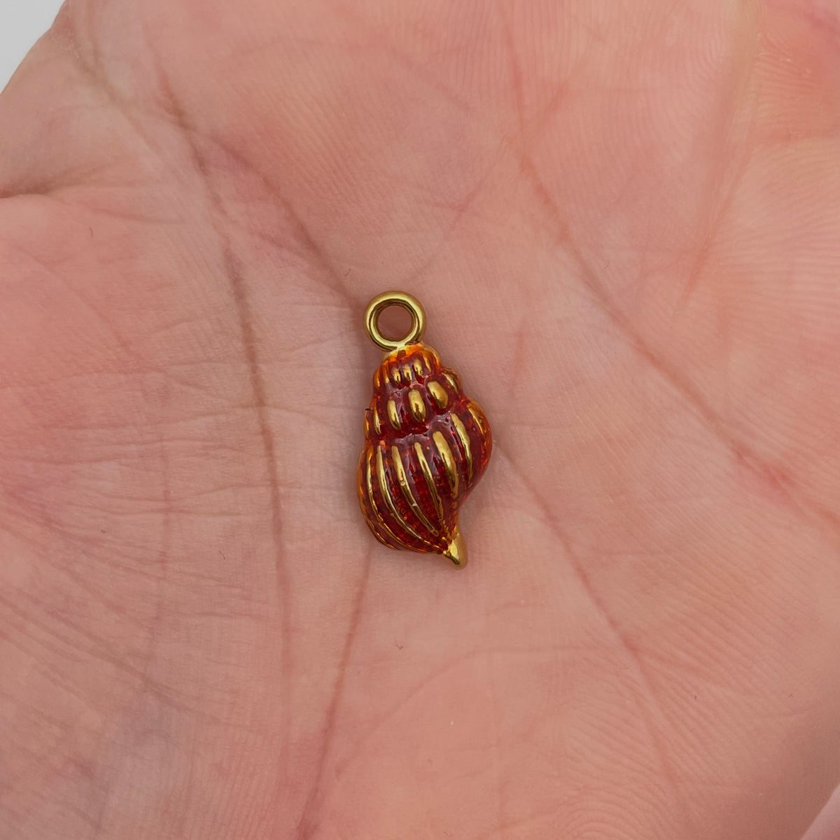 Konkylie vedhæng/charm, rød, lime eller orange 20x10mm, nikkelfri, til smykker – billede 3