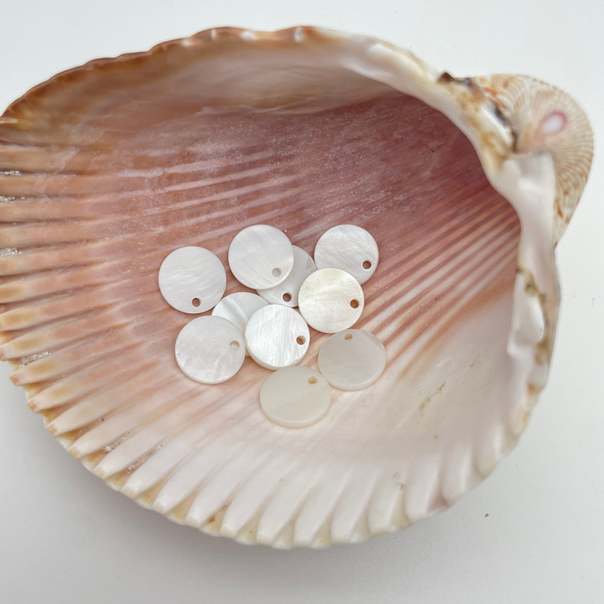 Perlemorspaillet, vedhæng/charm, 12,5mm, til smykker