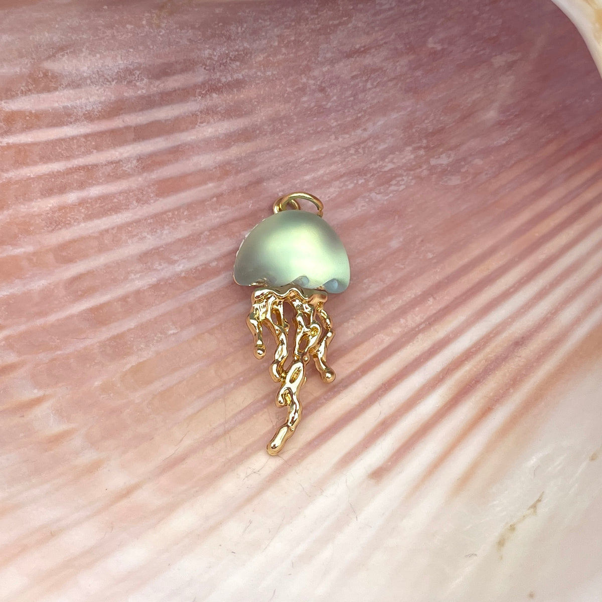 Vandmand vedhæng/charm, guld, nikkelfri, 25 x 13 mm, i 3 farver til smykker – Lyseblå