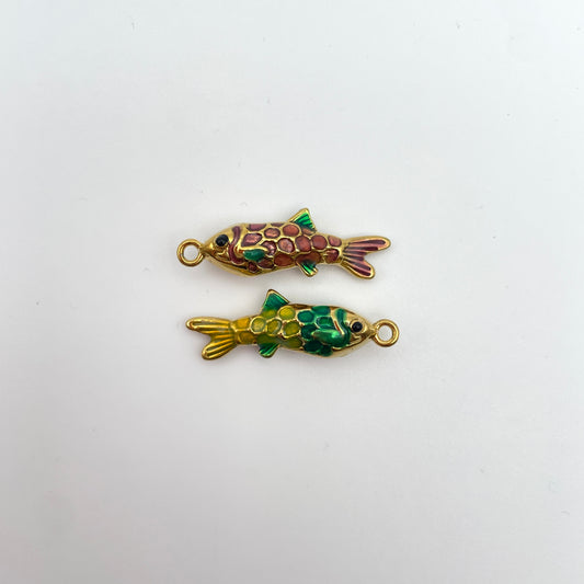 Fisk vedhæng/charm i farverig emalje, guld, nikkelfri, 25 x 16 mm, til smykker