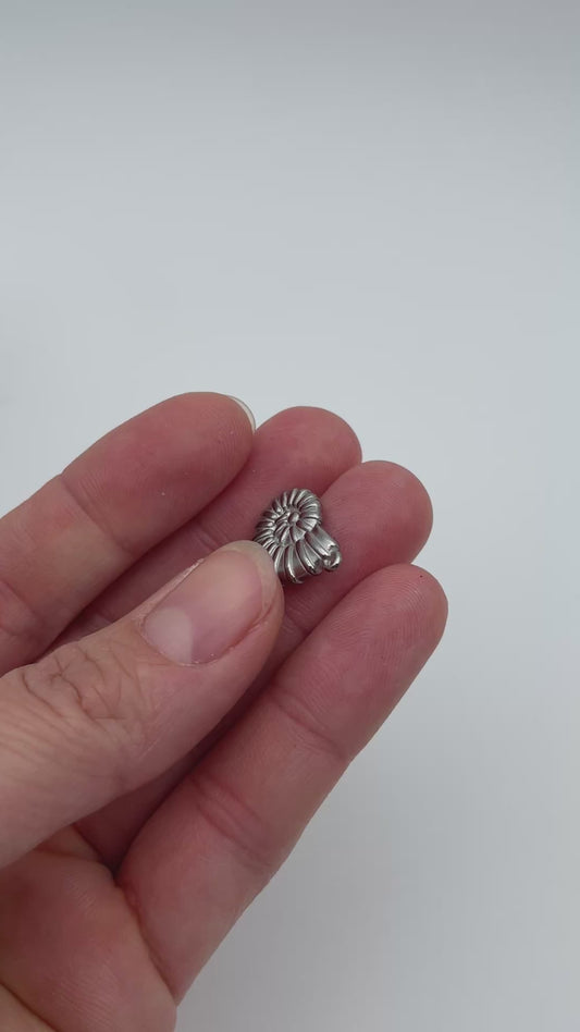 Konkylie vedhæng/charm, nikkelfri, 16 x 13 x3 mm, til smykker