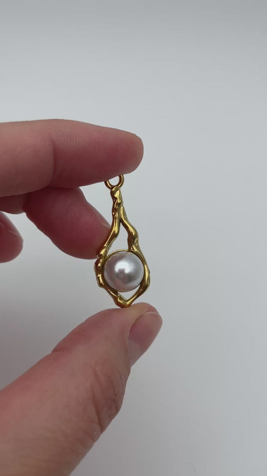 Musling vedhæng/charm med imiteret perle, 13 x 35mm, nikkelfri, til smykker